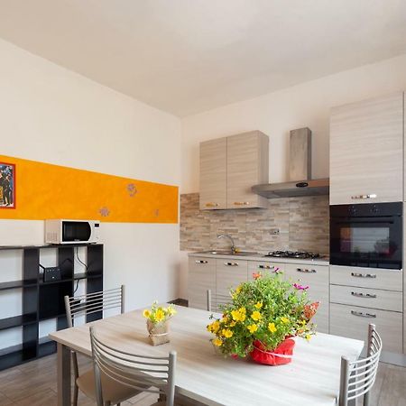 Apartamento Fellini By Luce Stellata Aulla Exterior foto